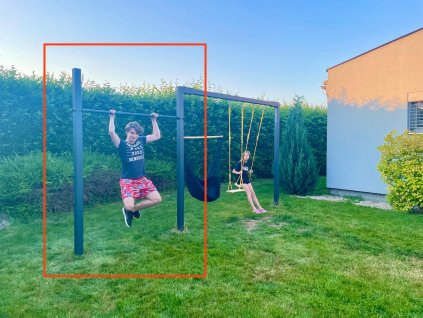 Záhradná hojdačka s hrazdou