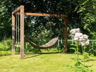 Dřevěná konstrukce s houpací sítí nyní na našem webu k objednání :)