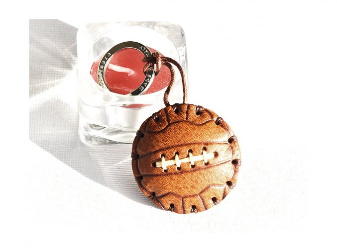 Skórzany ornament "futbolówka"