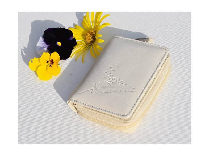 Mały portfel damski 8123 "piórko szcęścia" perłowo biały