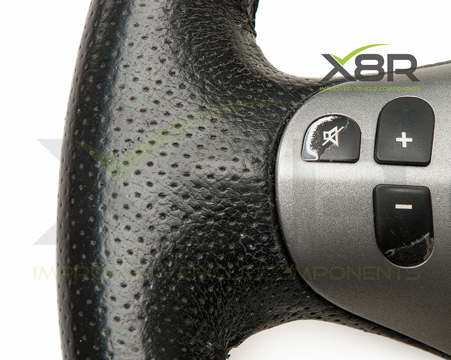 wornoutperishedrubberbuttonsalfasteeringwheel2