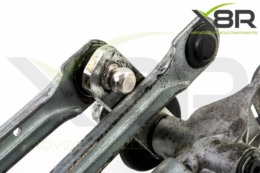 nissan-Qashqai-wiper-linkage-fault-popped-off-loose-linkage-rod