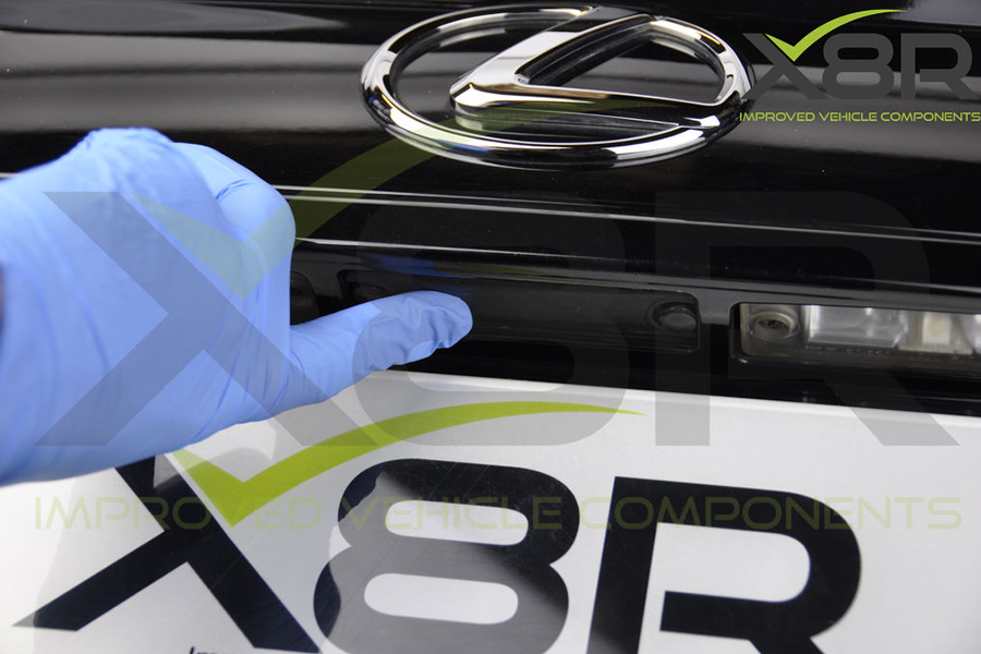 lexus-toyota-worn-melting-split-sticky-black-mark-worn-disintegrated-boot-tailgate-button