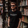 Muž v tričku s potiskem Black Books seriálové černá