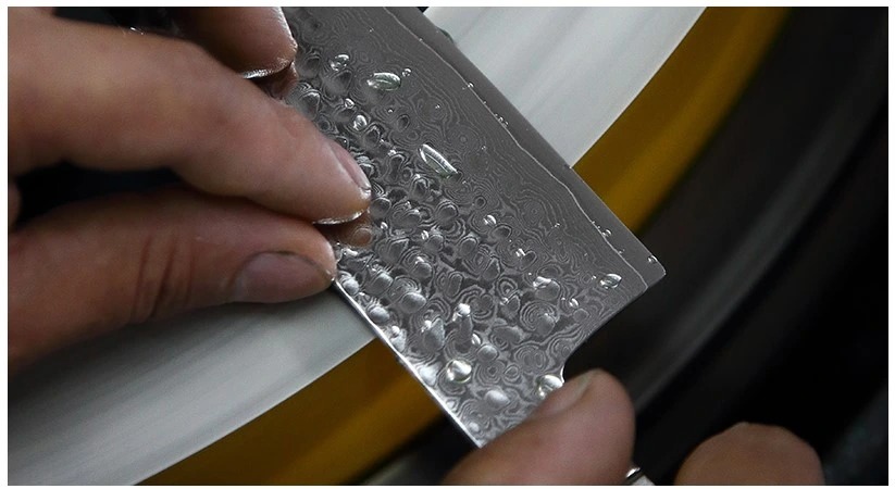 Welche Metalle werden zur Herstellung von Damastmustern verwendet?