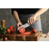 Schneiden mit dem Santoku Messer XinZuo Zhen PM8O