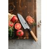 Santoku Messer XinZuo Zhen PM8O auf dem Schneidebrett