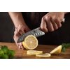 Schneiden mit dem Santoku Messer XinZuo Yu B13R