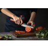 Schneiden mit dem Santoku Messer HEZHEN PM8S