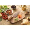 Santoku Messer XinZuo Ji X08C auf dem Schneidebrett