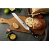 Brotmesser XinZuo Yu B13S auf dem Schneidebrett