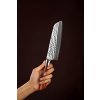 Santoku Messer HEZHEN Master B30R in der Hand
