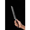 Brotmesser XinZuo Ya B20 in der Hand