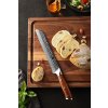 Brotmesser XinZuo Yu B13D auf dem Schneidebrett