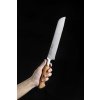 Brotmesser HezHen Master B30S in der Hand