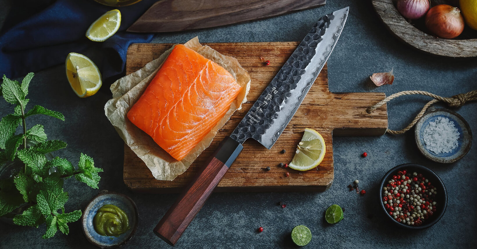 Srovnávací tabulka řad nožů, z čeho jsou vyrobené