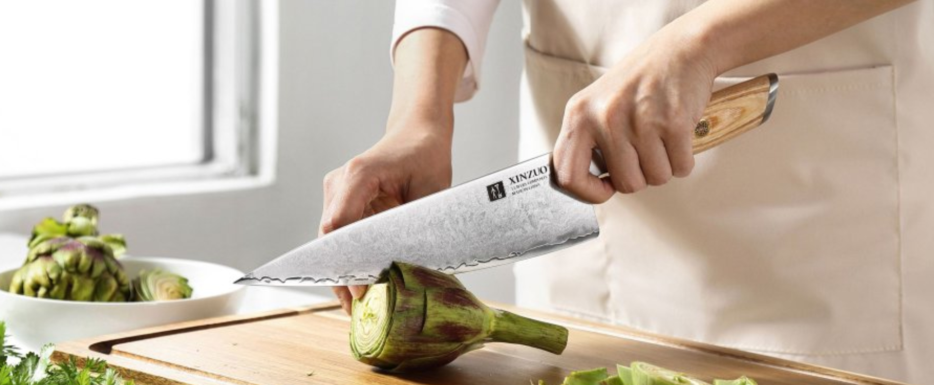 Zaoblení nožů XinZuo v ruce