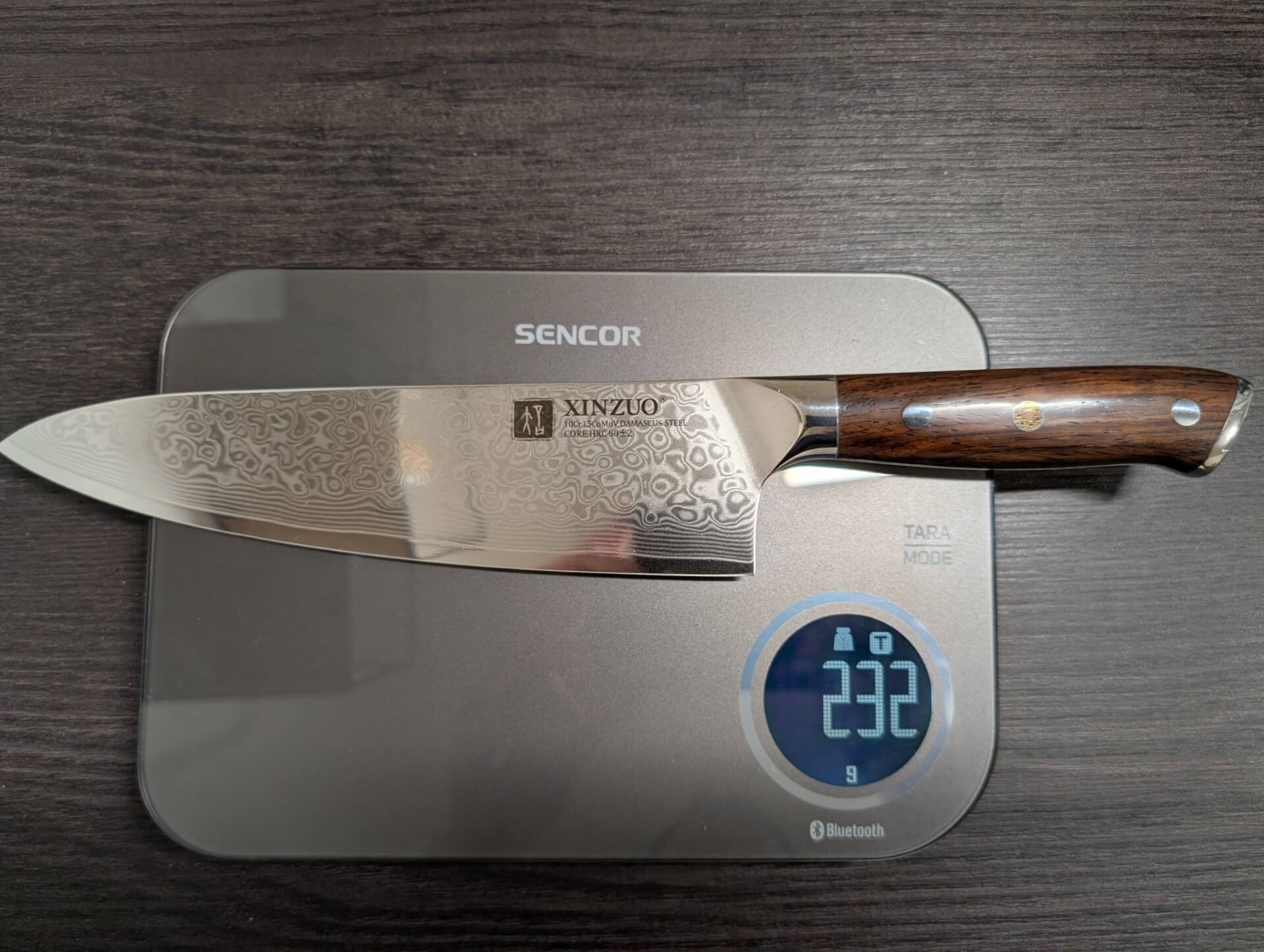 Ukázka váhy šéfkuchařského nože