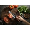 Malý Santoku nůž XinZuo Mo X06 při krájení