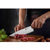 Krájení šéfkuchařským nožem XinZuo B35 Zhi 8"