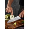 Krájení nožem santoku nůž XinZuo B35 Zhi