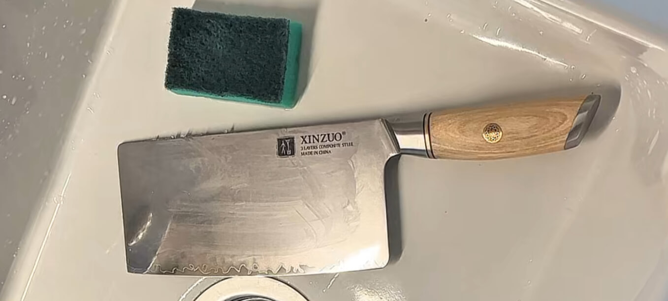 Dlaczego do mycia noży nie wolno używać gąbki