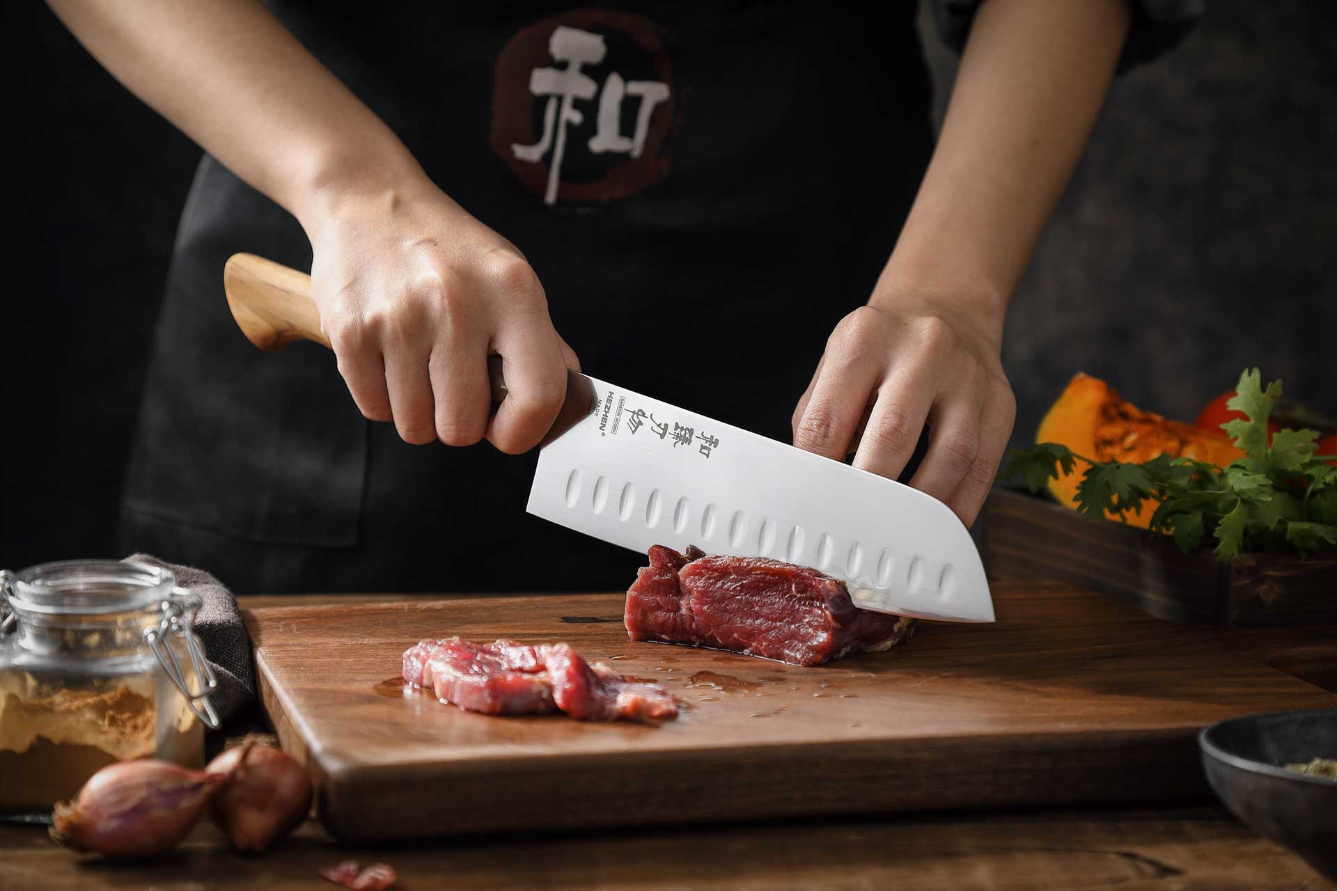 Nożem Santoku można pokroić mięso