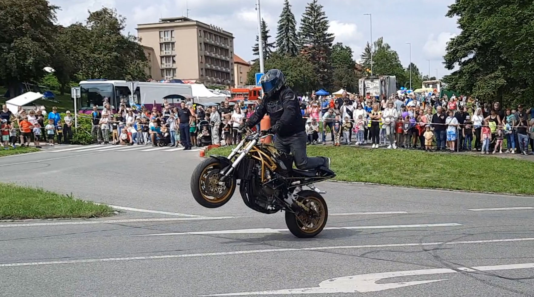moto-pribram-akce-divadlo