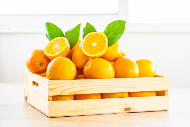 fresh-oranges-fruit-table_74190-6153