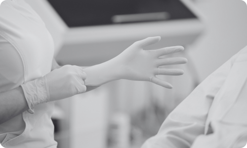 Ako sa zrodili prvé zdravotnícke rukavice?