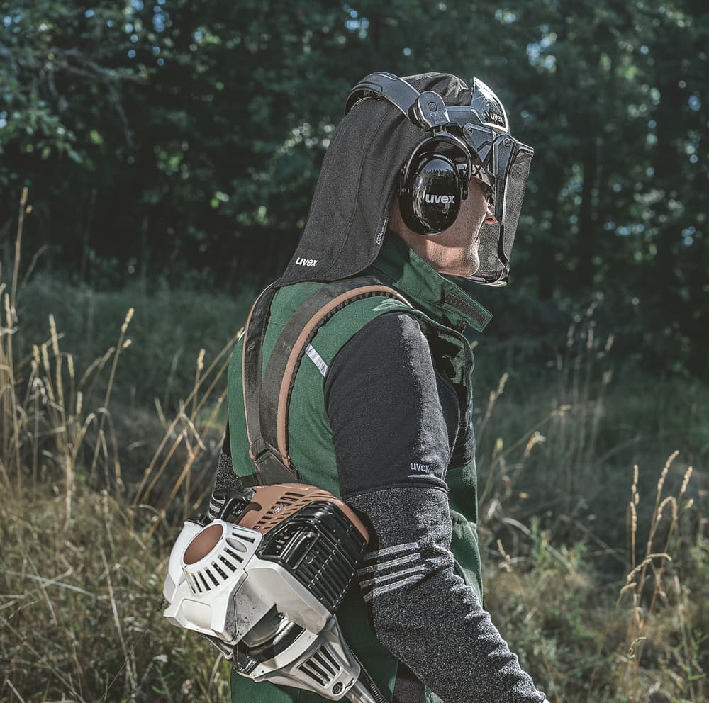 Mřížkový uvex pheos faceguard při venkovní práci
