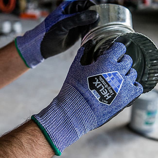 HexArmor Helix 2076 při práci