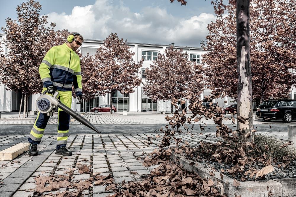 Mušlové chrániče sluchu uvex K20 hi-viz při použití