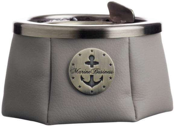 MARINE BUSINESS Popolník s vekom LEATHER šedý  Ashtray With Lid Windproof – Premium Grey