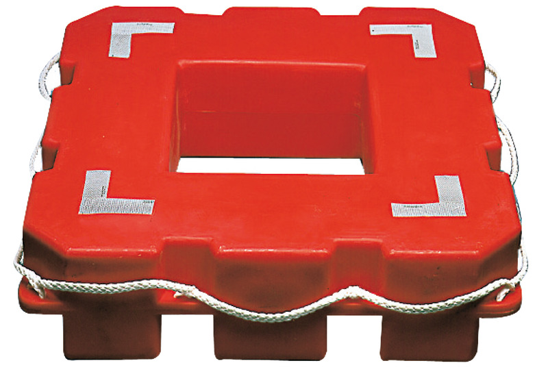 Záchranný čln OSCULATI 8 miest, 90 x 90 cm  Liferaft 8 seats, 90 x 90 cm Variant: Záchranný čln pre 12 osôb 105 x 105 cm
