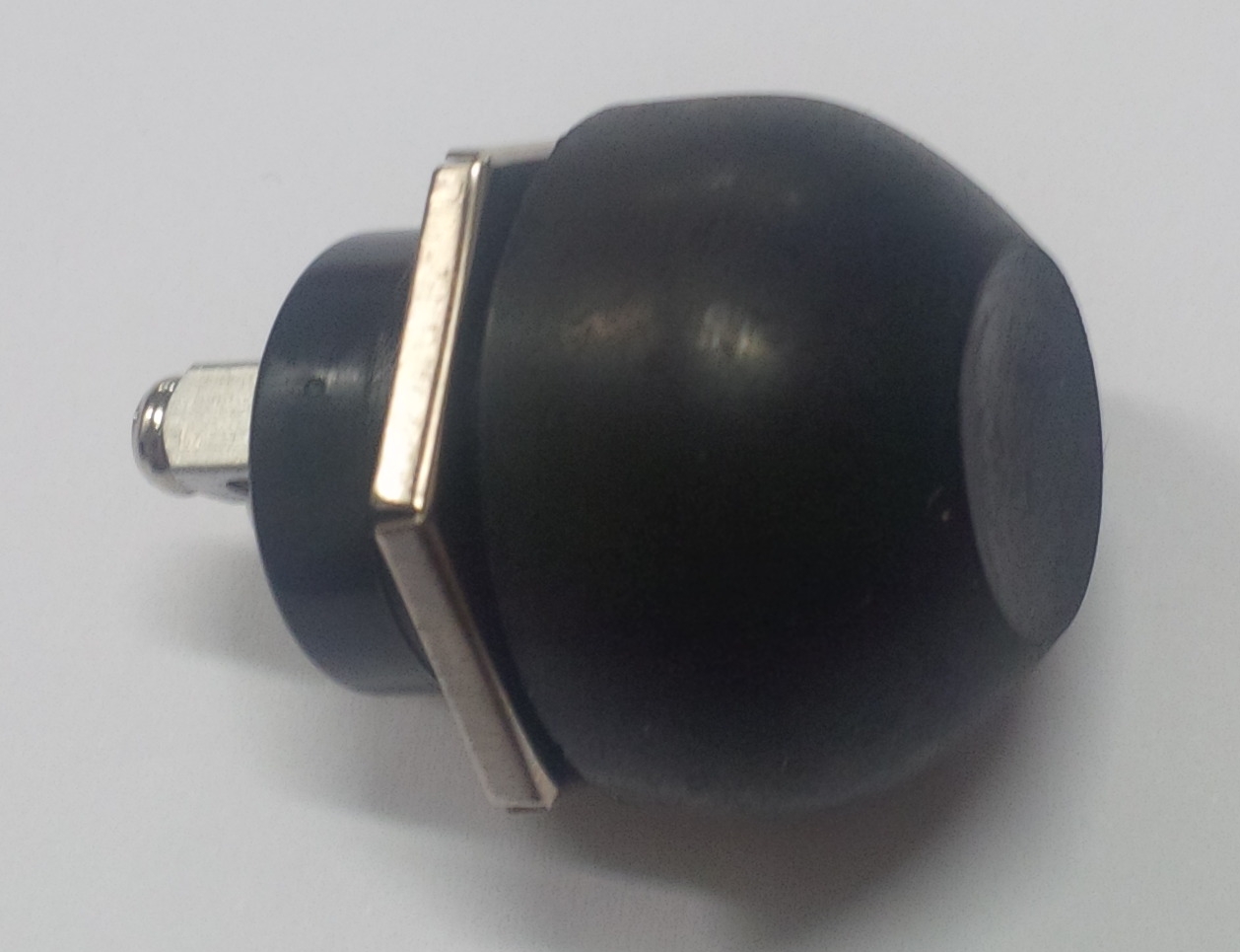 Tlačidlo pre klaksón s gumovým krytom  Pusch button switch with rubber protector
