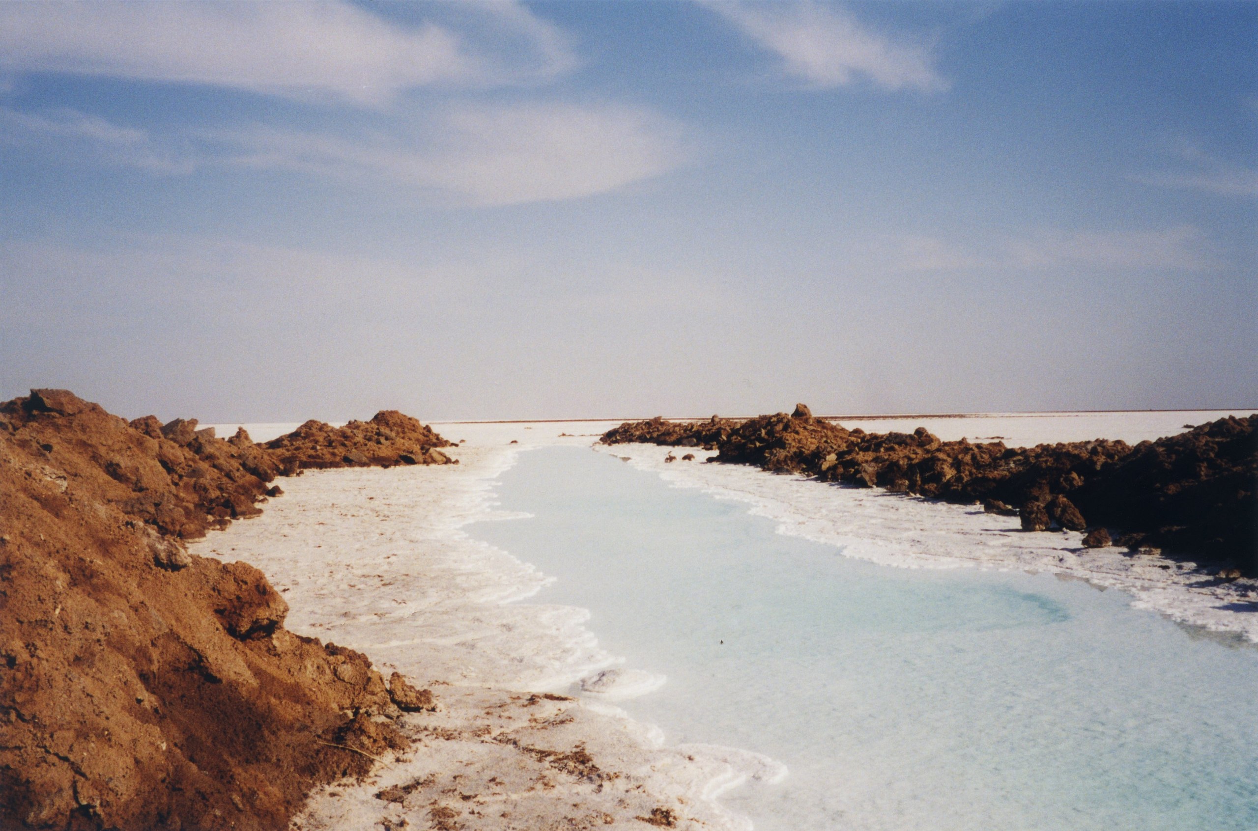 2560px-Iran_-_Désert_de_sel_-_Salt_desert_(9261280308)