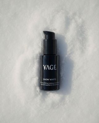 Sněhově ❄ čistá pokožka s odličovacím olejem Snow White, který rozpouští make-up i voděodolné produkty díky obsahu...