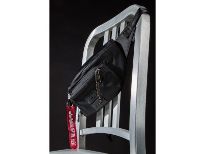 Alpha Industrie DOGGY BAG EASTPAK X ALPHA ľadvinka taška black e