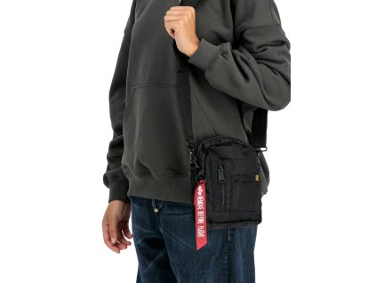 alpha-industries-crew-carry-bag-taska-na-rameno-black-6