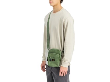 alpha-industries-taska-na-rameno-label-messenger-small-bag-sage-green