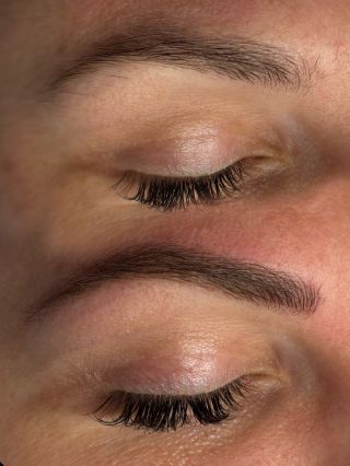 Ráno bez tužky na obočí? Ano prosím! Microblading je přesně to, co Vaše obočí potřebuje – a léto rozhodně není překážkou....
