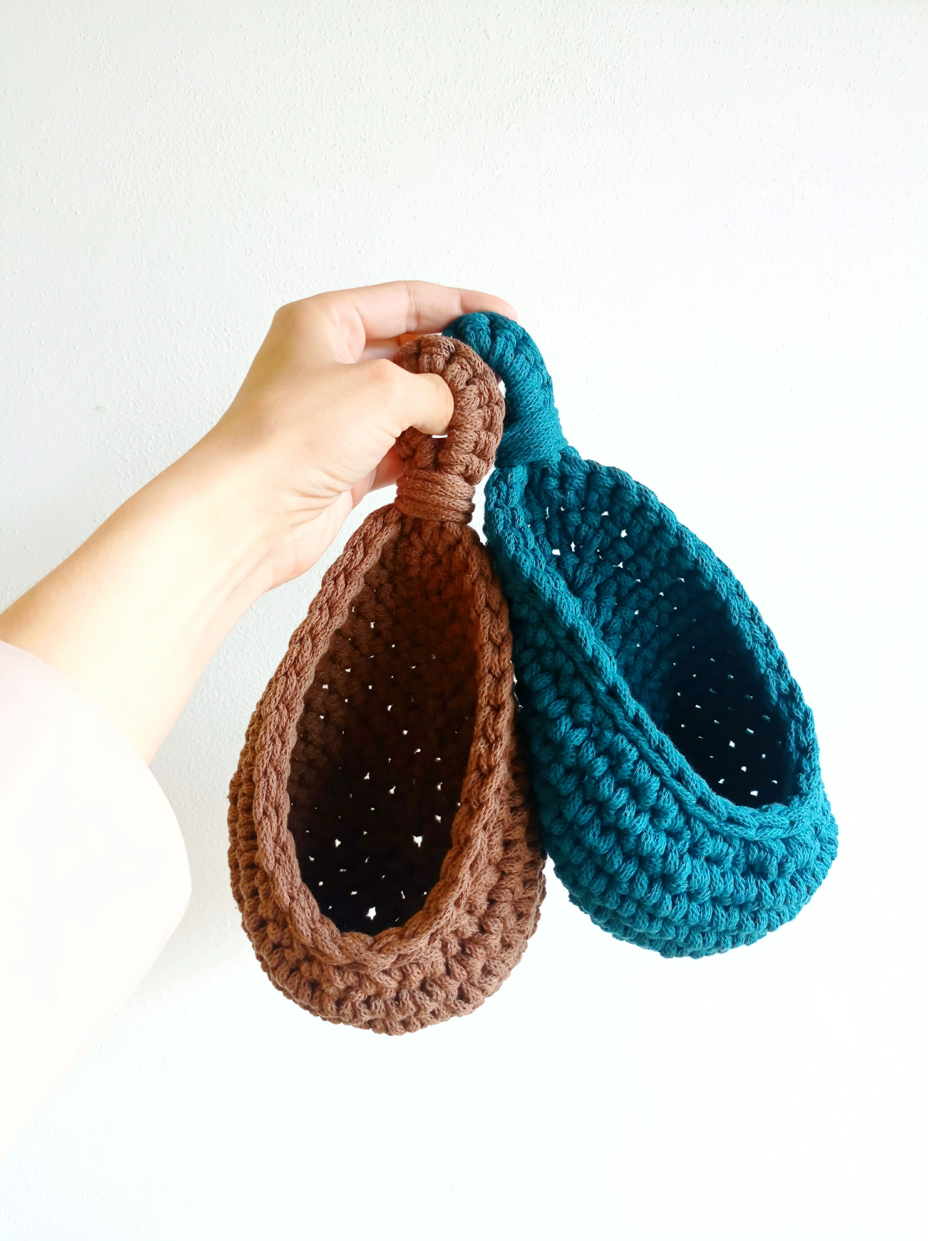 Návod na závěsný háčkovaný košík z bavlněných šňůr Berry 3 mm