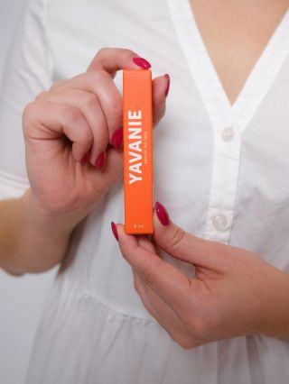 Oblíbené Yavanie sérum na řasy je opět skladem. 🧡 Doplňte zásoby, než zase zmizí. 🔥 (odkaz na e-shop najdete v biu)