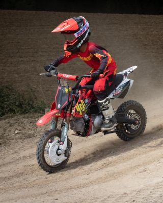 🔥 YCF START 88 SE – LIMITED EDITION 🔥 Malý stroj, velká zábava! 🏍️💥 START 88 SE není žádná hračka – je to pitbike, který...