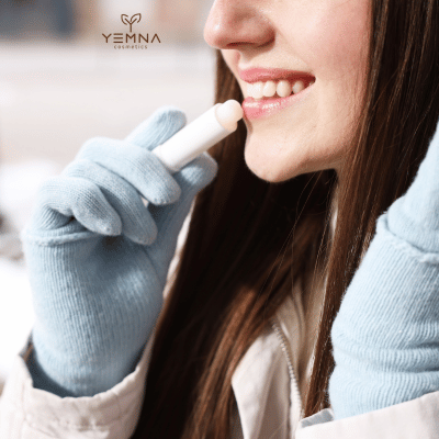 Prečo vám bežné balzamy na pery nepomáhajú (a čo s tým má spoločné ich zloženie)