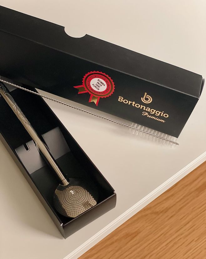 NEW Bortonaggio Set 🥢🧉 Featuring a precision filter with 1000 tiny holes, it delivers smooth, clean maté with exceptional...