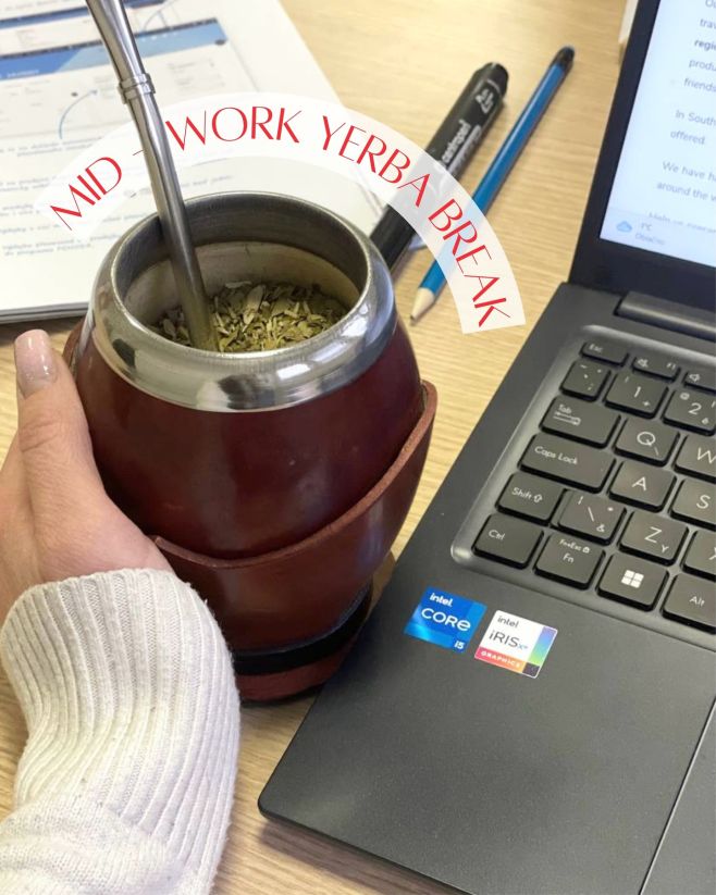 Work pause, yerba moment 😌🌿🧉 ______________ #yerbamate #mateplanet #mateplaneteurope #mate #gourd