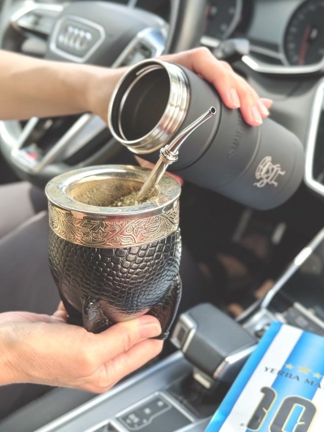 Good mate deserves great gear 🧉 🖤 Yerbee Thermos keeps your yerba mate hot for hours with a built-in infuser and matte...
