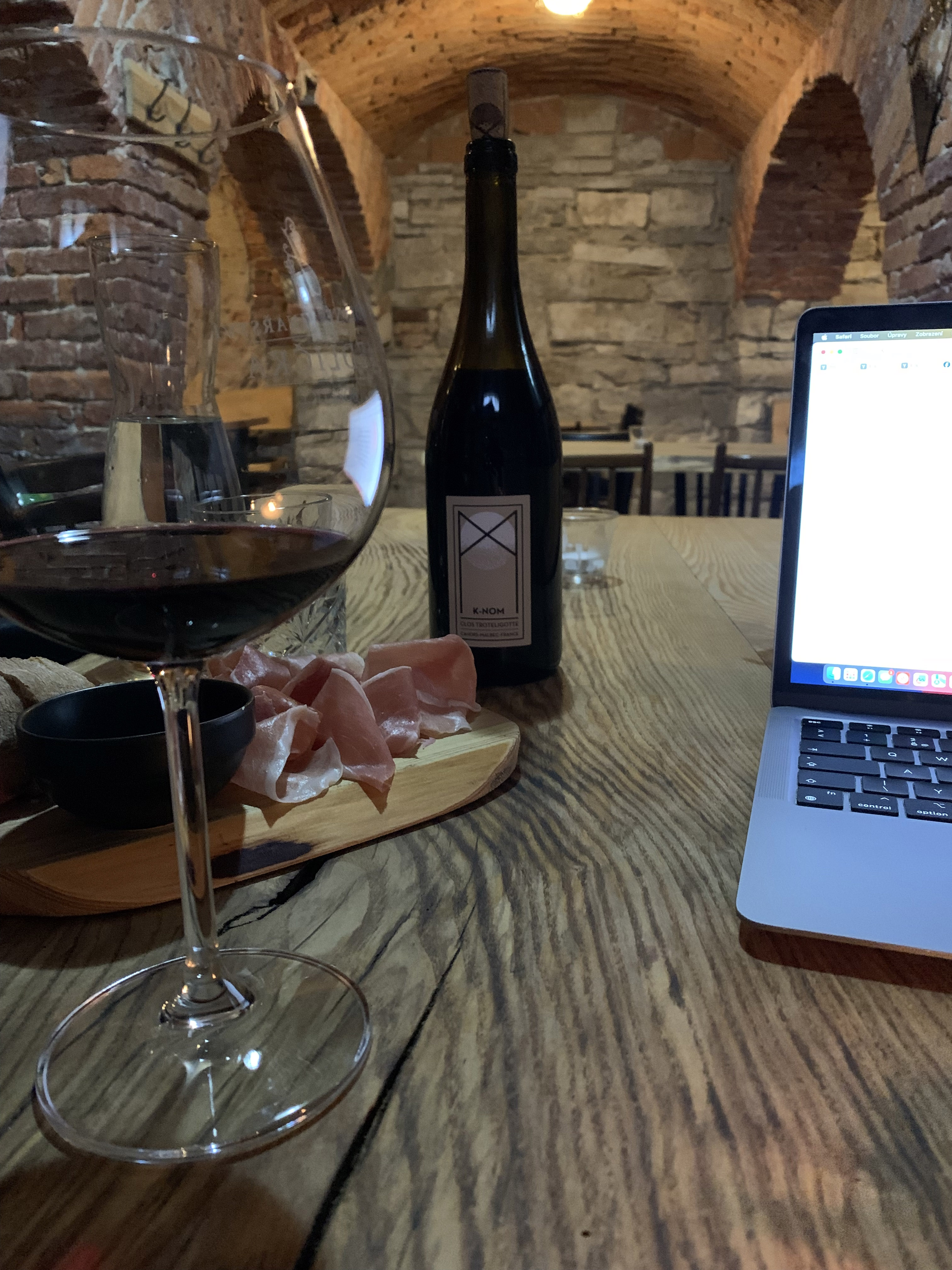 Cesta k našemu e-shopu: Jak láska k vínu vedla k otevření online vinárny